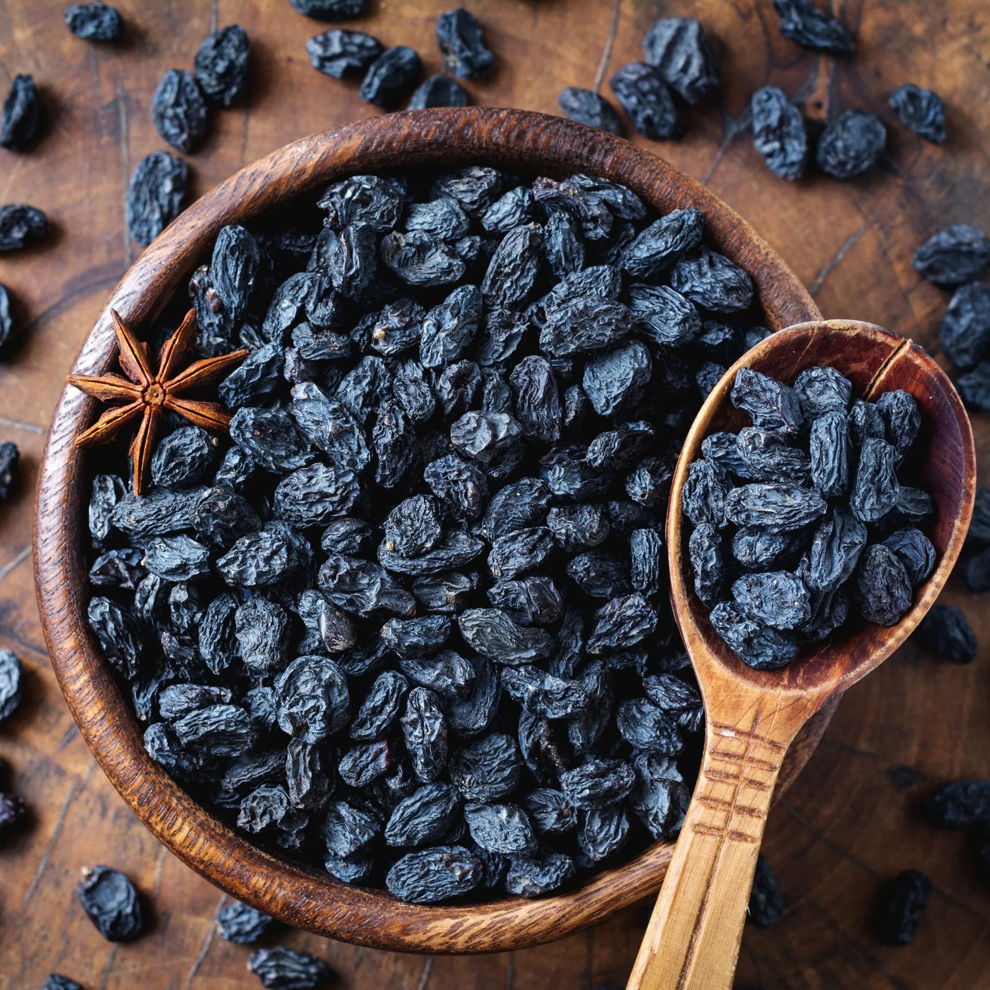 BioFresh Organics siyah kuru üzüm – doğal güneşte kurutulmuş, katkısız şekersiz kuru üzüm